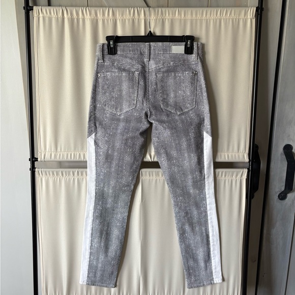 Black and White DKNY Jeans - Picture 5 of 8